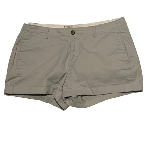 Old Navy perfect 3 1/2 inch kahki shorts woman’s size 12 - Picture 1 of 7